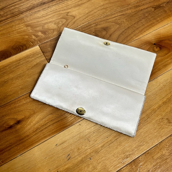 Adorable Clutch with Pearl Design - Picture 3 of 4